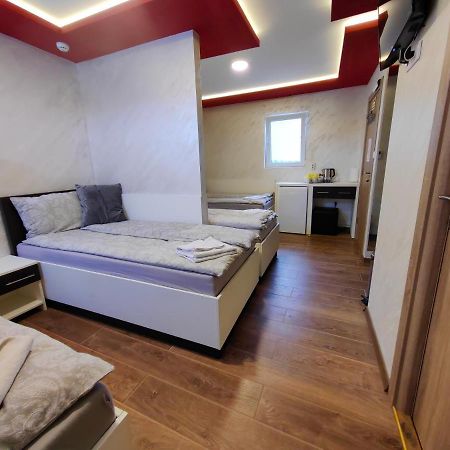 Hotel Oldbrick Pub Sombor Esterno foto