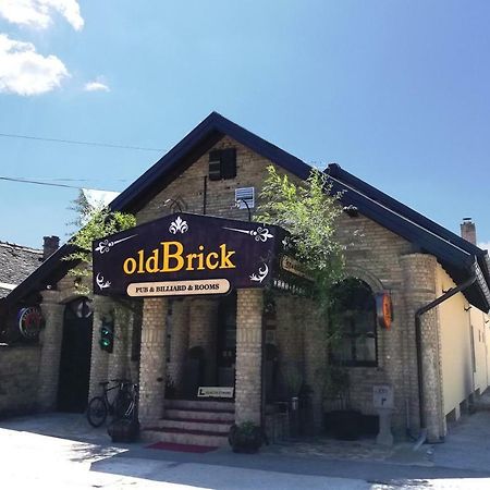 Hotel Oldbrick Pub Sombor Esterno foto