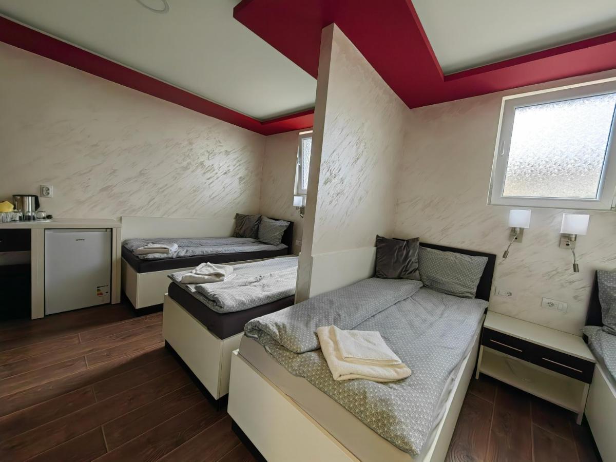 Hotel Oldbrick Pub Sombor Esterno foto