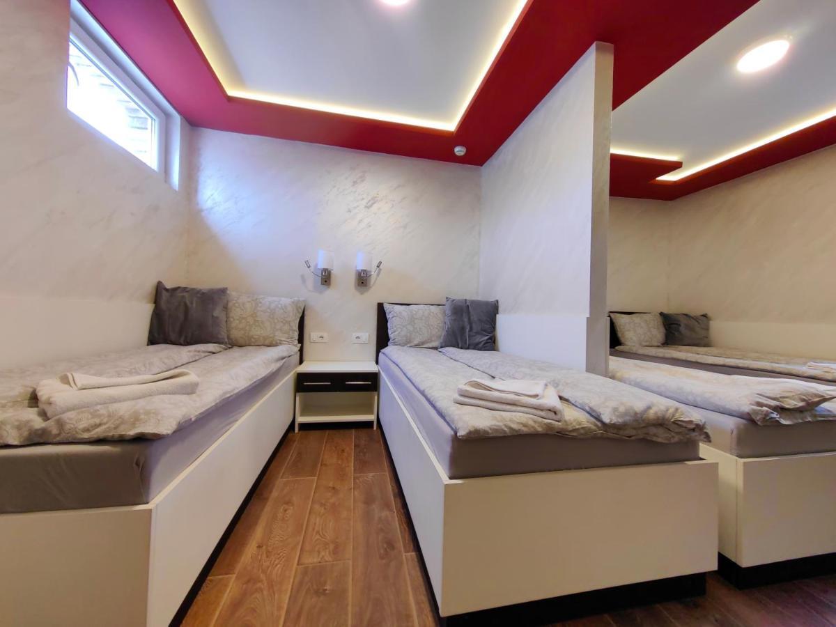 Hotel Oldbrick Pub Sombor Esterno foto