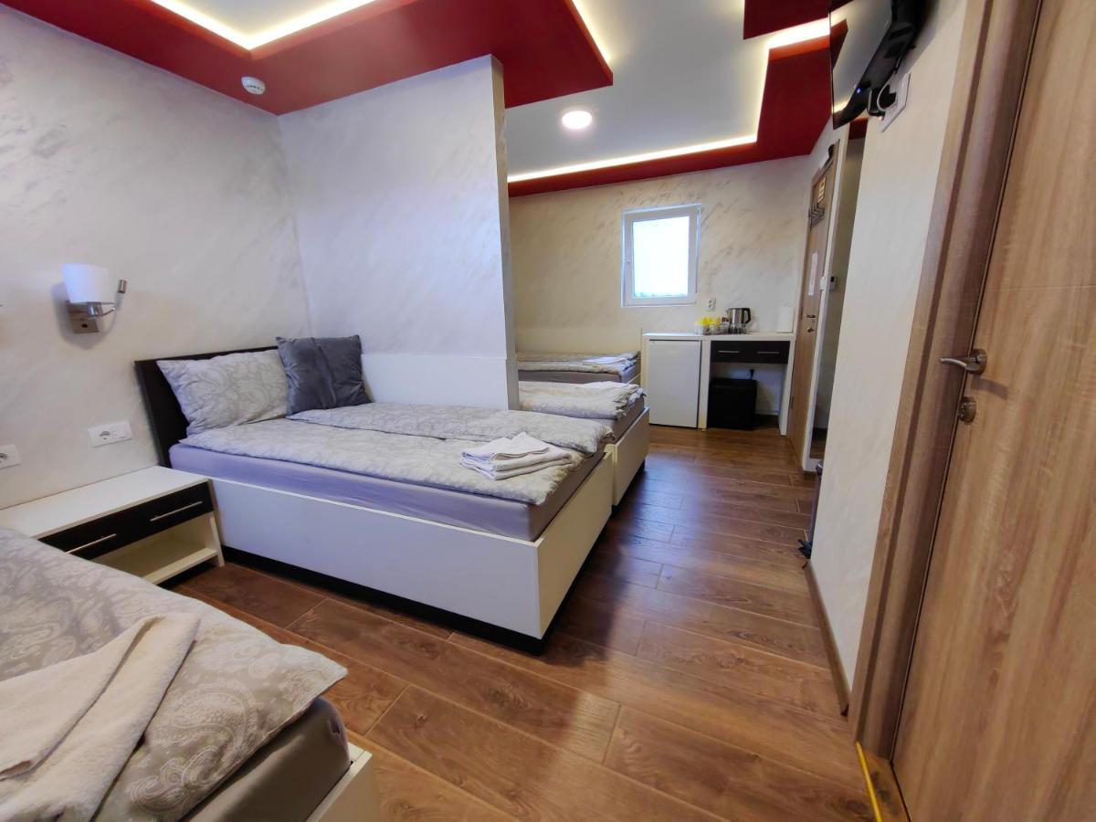 Hotel Oldbrick Pub Sombor Esterno foto