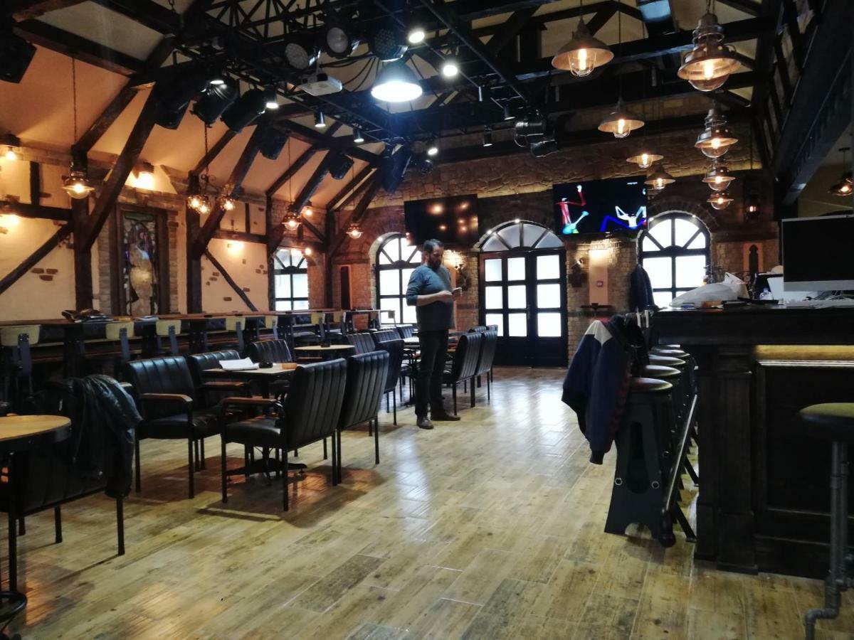 Hotel Oldbrick Pub Sombor Esterno foto