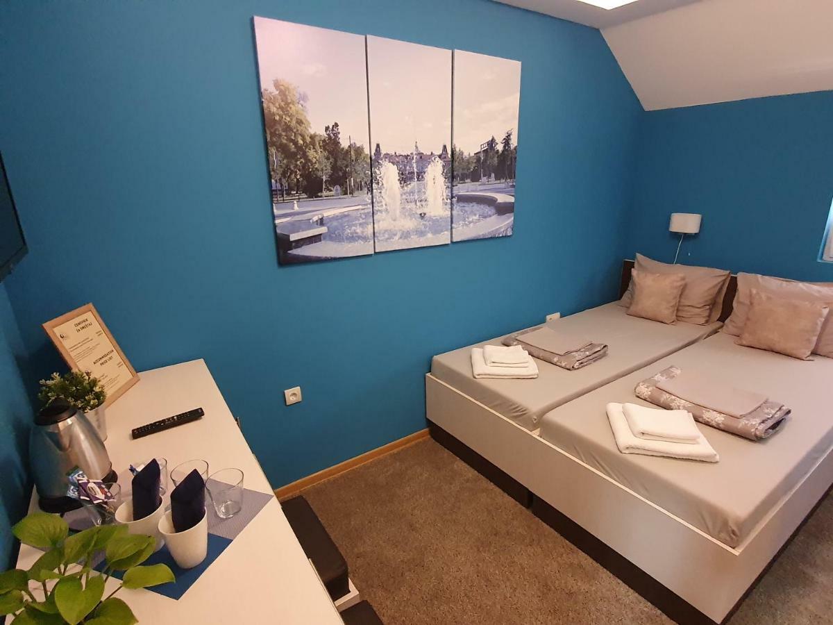 Hotel Oldbrick Pub Sombor Esterno foto