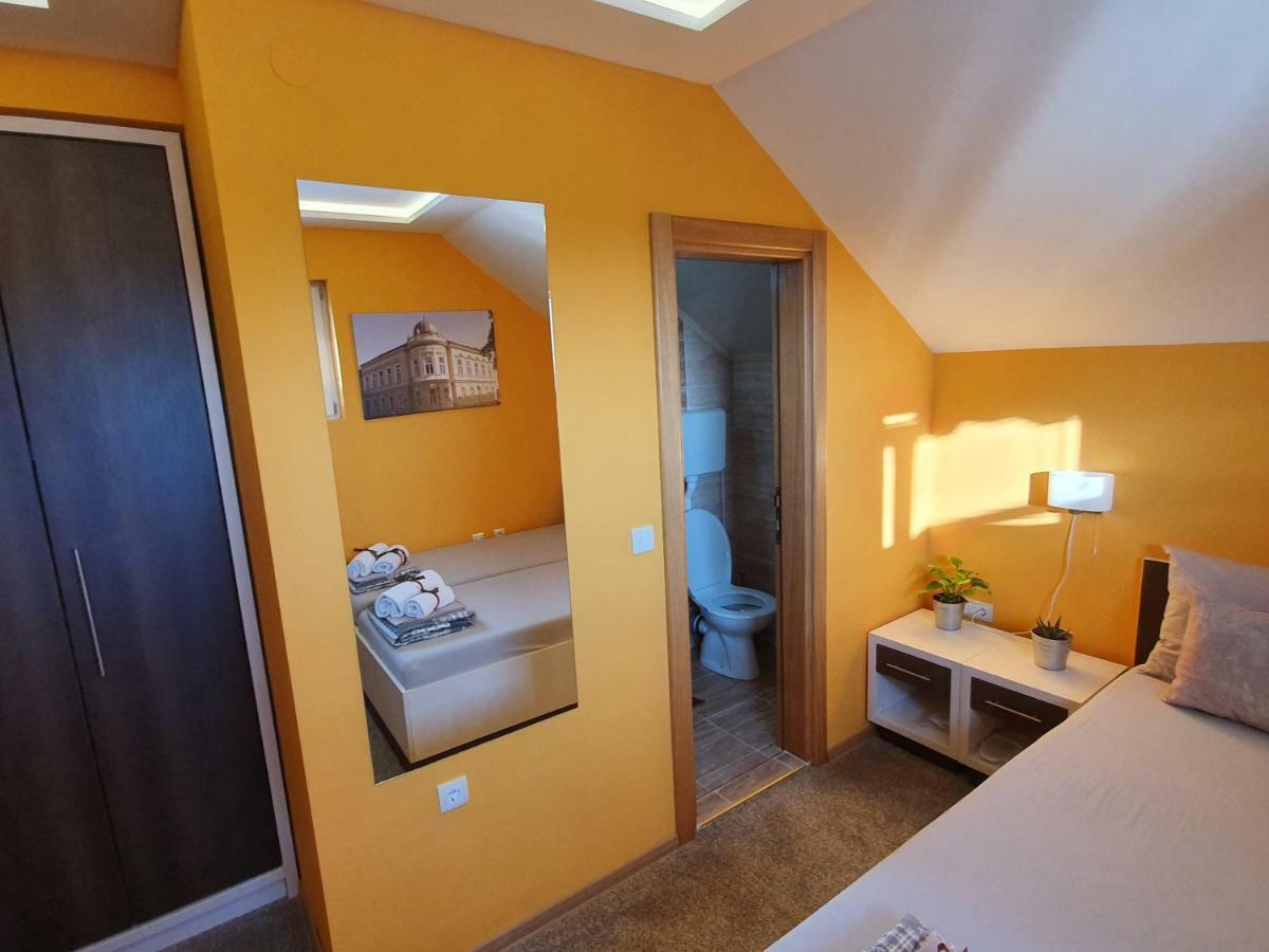 Hotel Oldbrick Pub Sombor Esterno foto