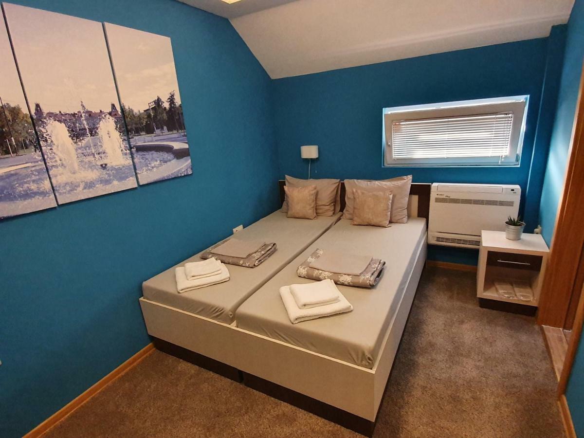 Hotel Oldbrick Pub Sombor Esterno foto