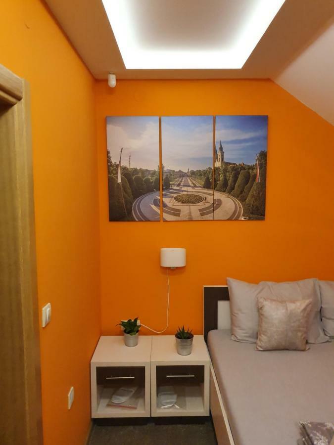 Hotel Oldbrick Pub Sombor Esterno foto