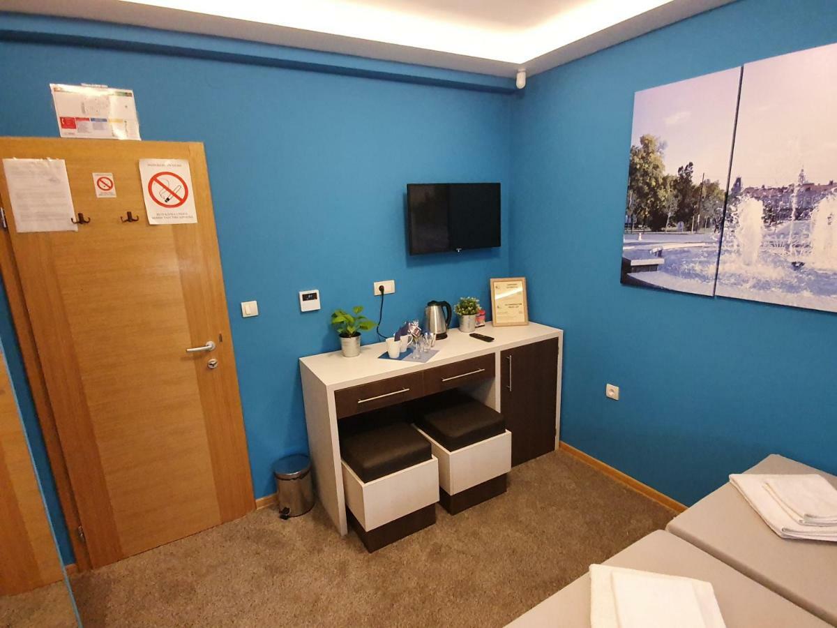 Hotel Oldbrick Pub Sombor Esterno foto