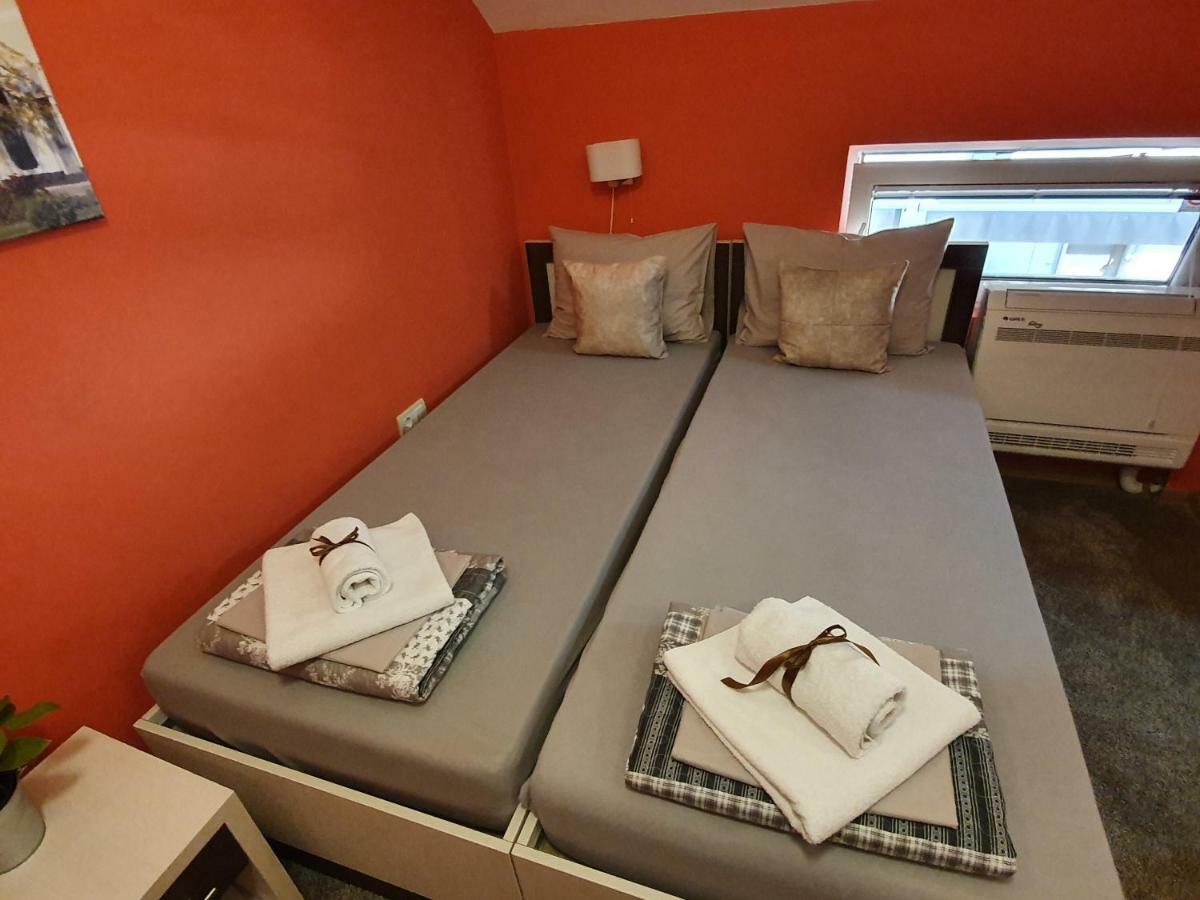 Hotel Oldbrick Pub Sombor Esterno foto