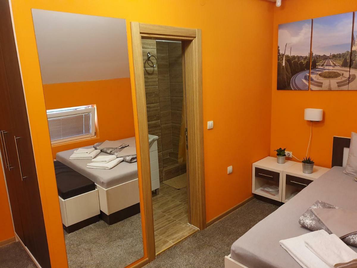 Hotel Oldbrick Pub Sombor Esterno foto