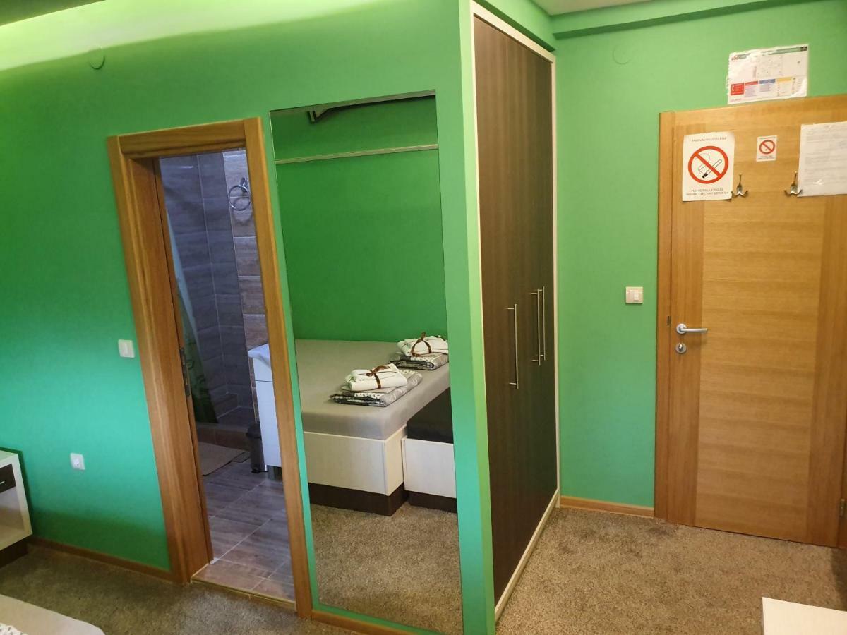 Hotel Oldbrick Pub Sombor Esterno foto