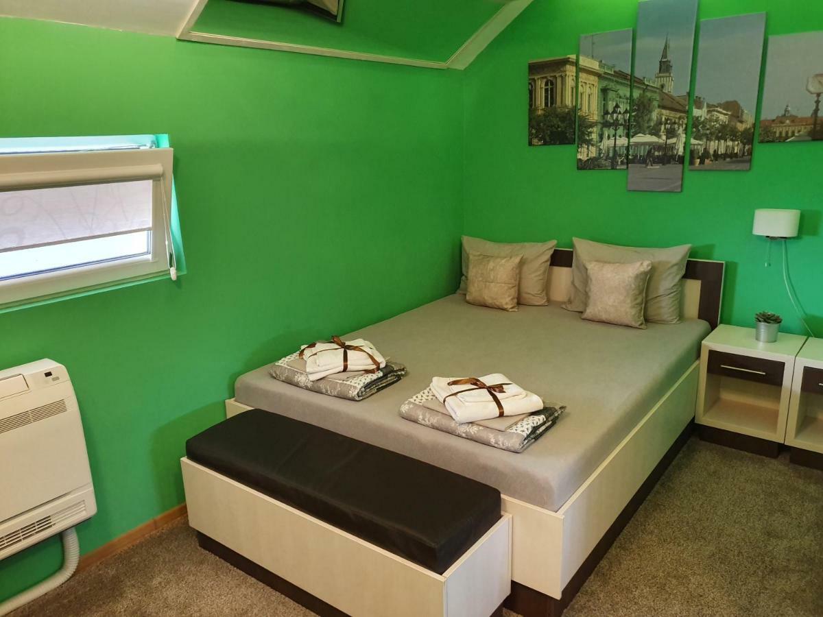 Hotel Oldbrick Pub Sombor Esterno foto