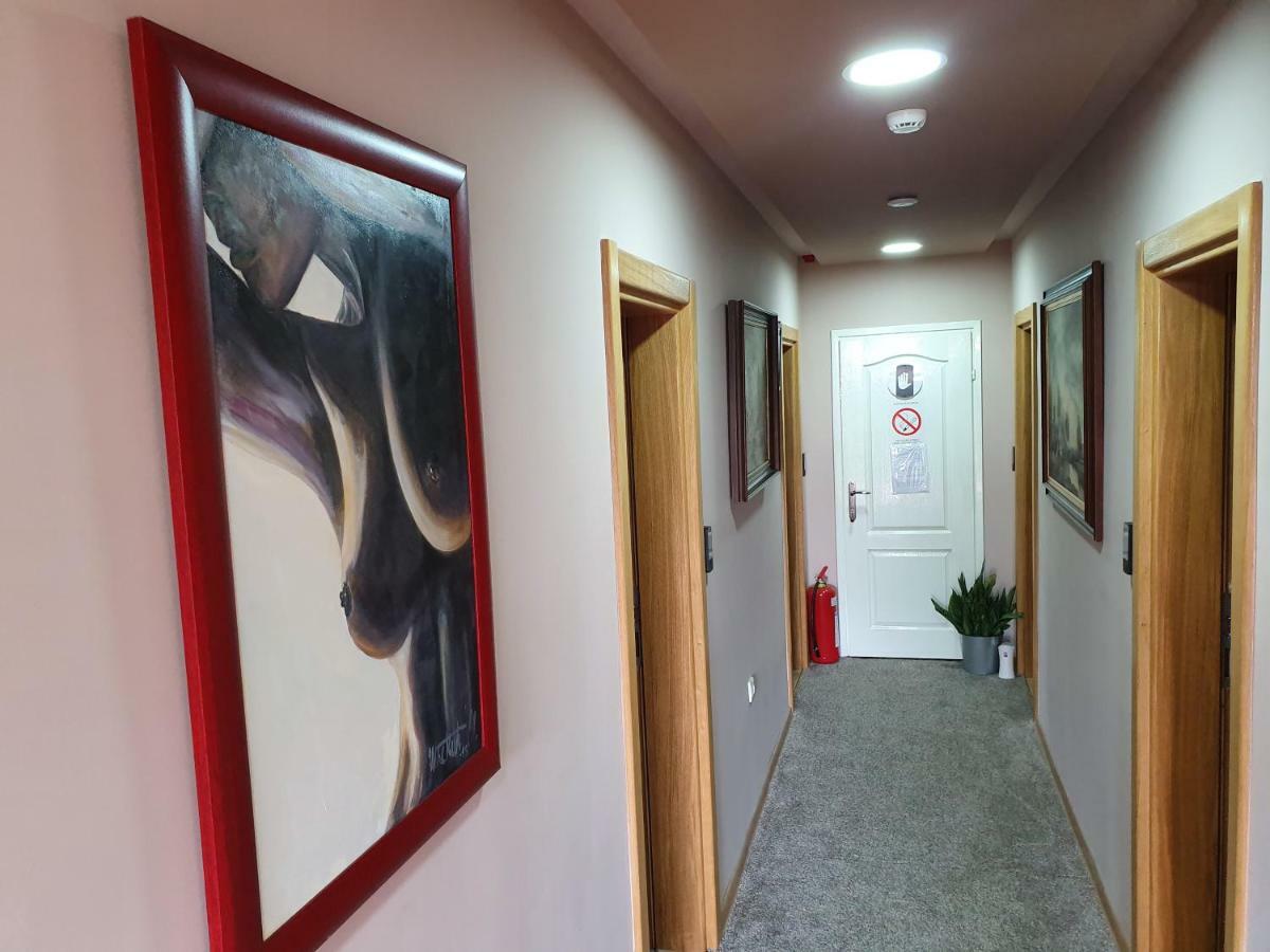 Hotel Oldbrick Pub Sombor Esterno foto