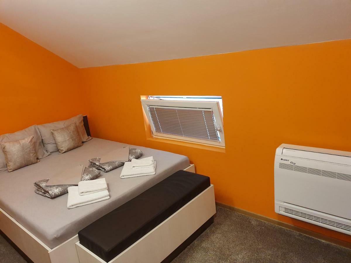 Hotel Oldbrick Pub Sombor Esterno foto