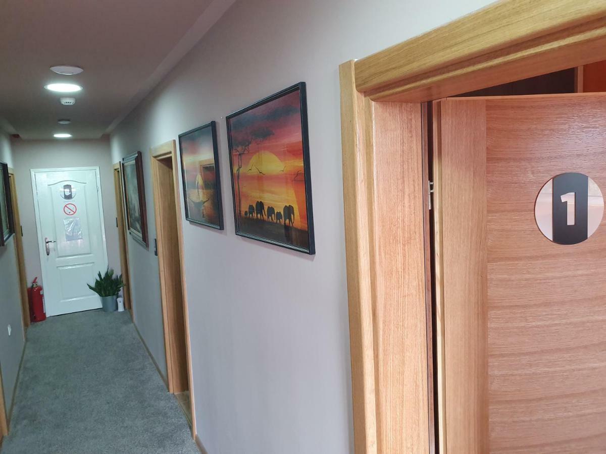 Hotel Oldbrick Pub Sombor Esterno foto