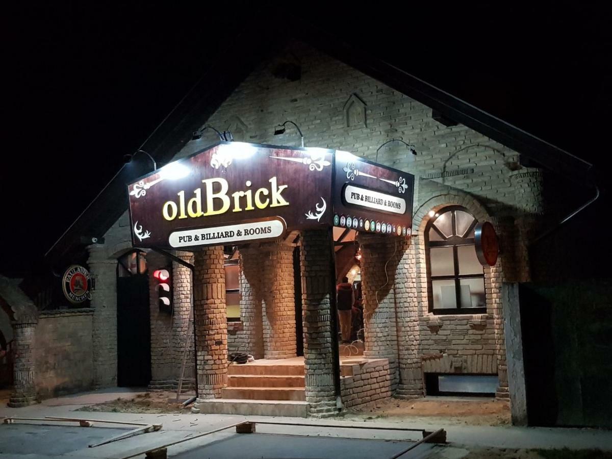 Hotel Oldbrick Pub Sombor Esterno foto