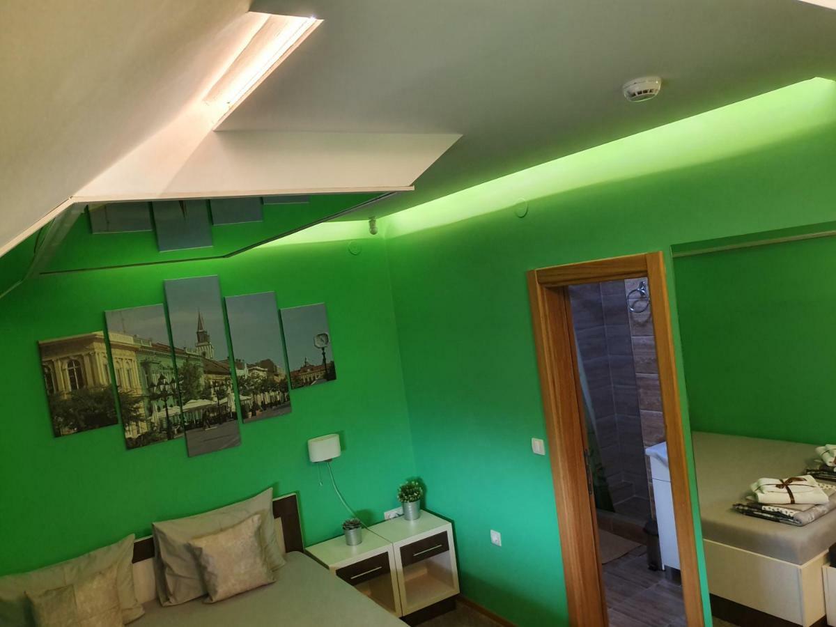 Hotel Oldbrick Pub Sombor Esterno foto