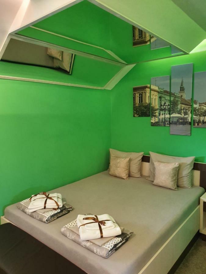 Hotel Oldbrick Pub Sombor Esterno foto