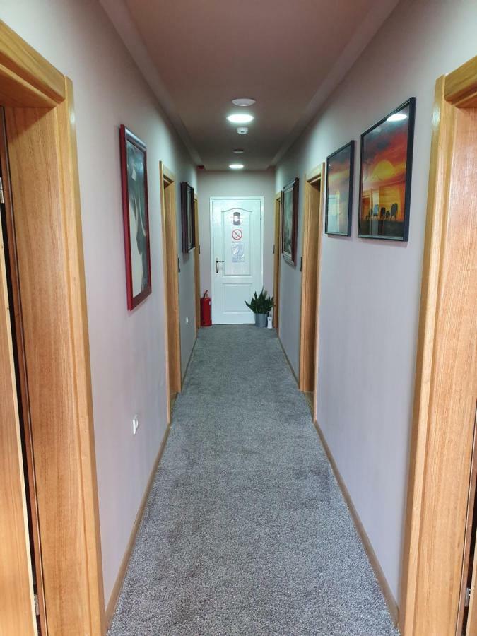 Hotel Oldbrick Pub Sombor Esterno foto