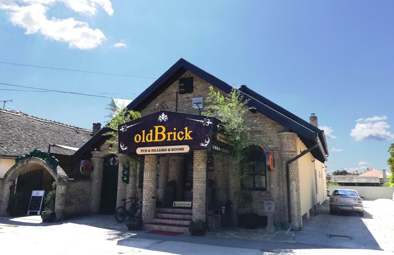Hotel Oldbrick Pub Sombor Esterno foto